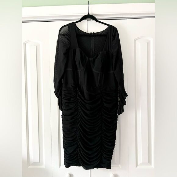 NWT City Chic Plus Size Sexy Bustier Ruched Long Sleeve in Black - Picture 4 of 7